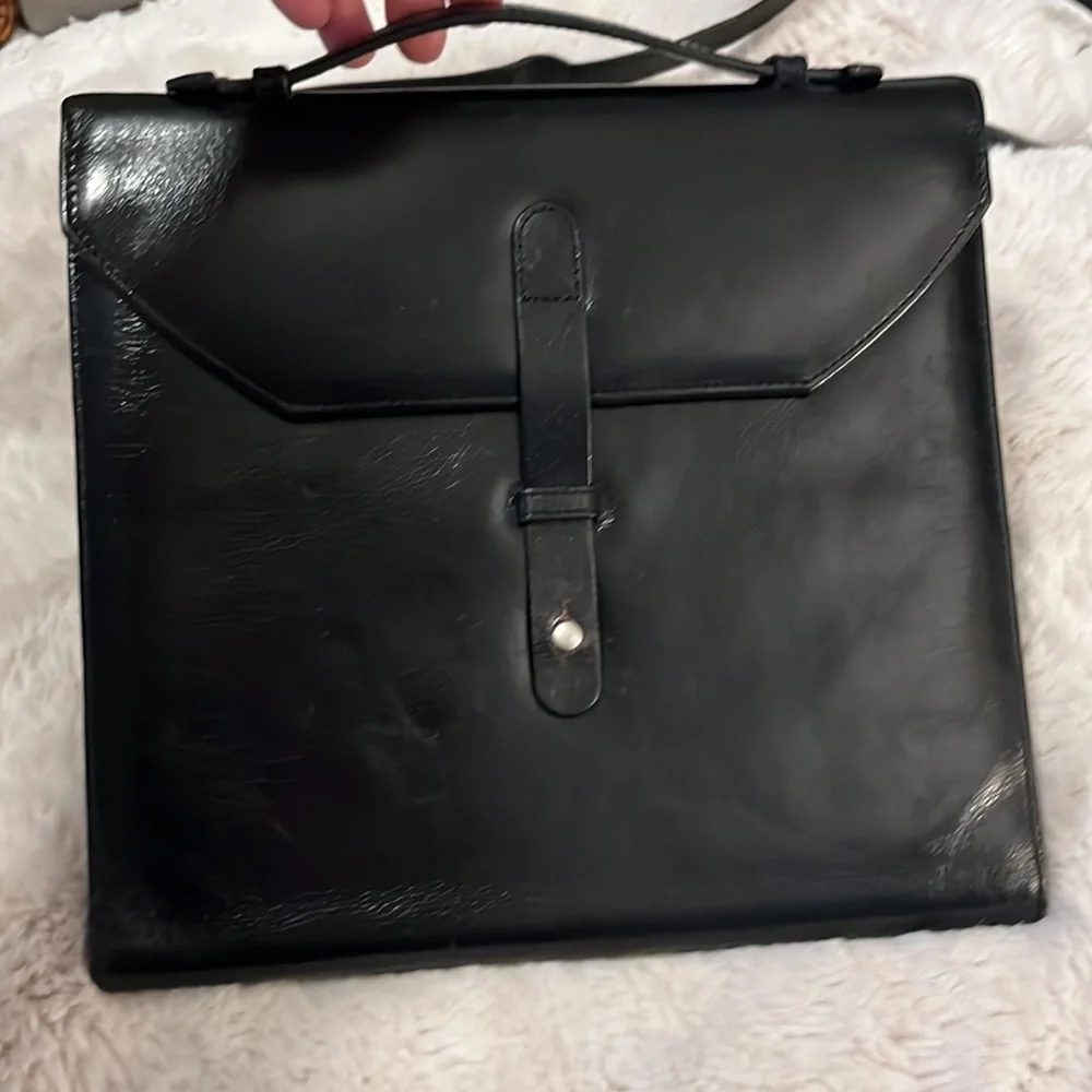 Brookstone Women’s Vintage Black Leather Crossbody Shoulder iPad Case